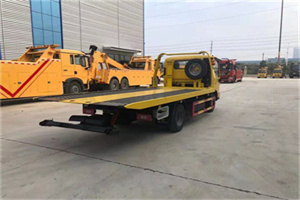 老城非事故拖车