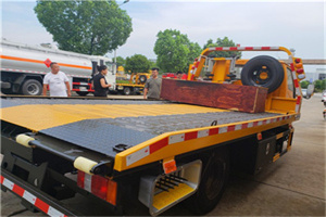 老城附近拖车电话号码服务