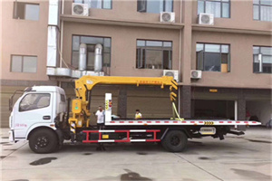 老城附近汽车轮胎更换